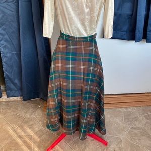 Vintage A-line green and brown plaid walking skirt